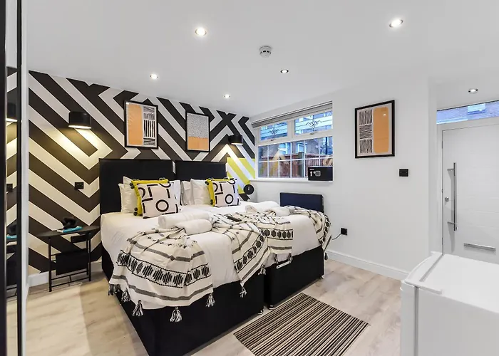 Bright & Bold Studio Perfect For A Chic Stay